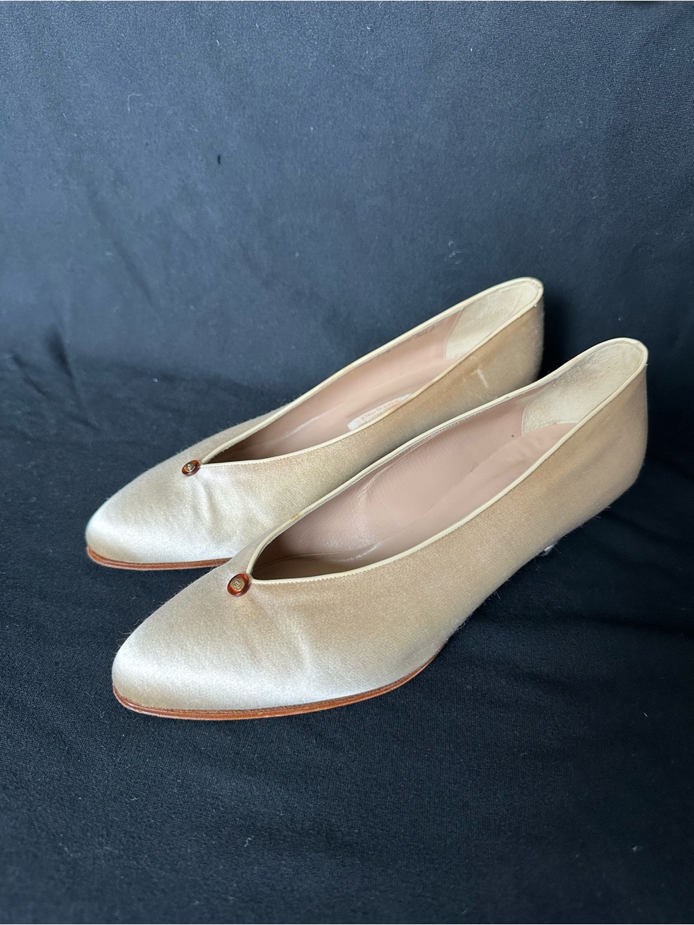 Vintage Gucci Cream Satin heels with dust bag Gold-Tone Accent 36.5 - Picture 3 of 16